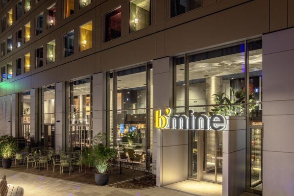 b’mine Frankfurt Airport – Design-Hotel mit CarLoft in Gateway Gardens